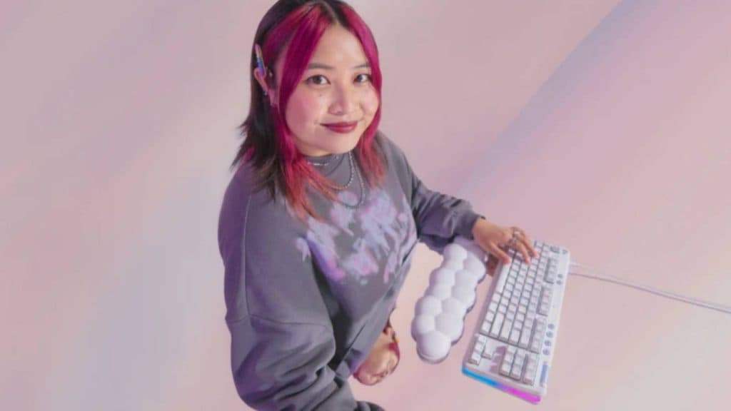 Image of a person using the Logitech G713 keyboard and cloud palm rest.