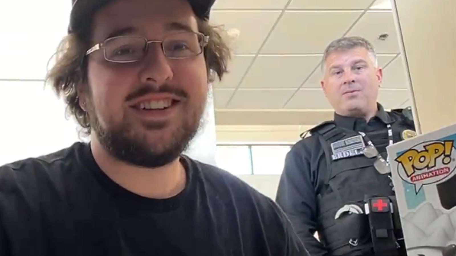 twitch-streamer-confronted-airport-security-suspicious-behavior
