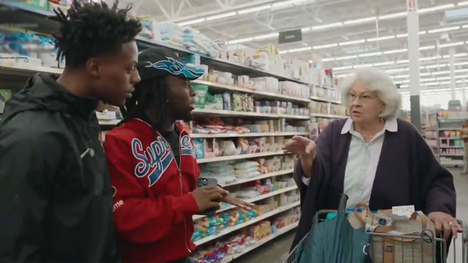 kai-cenat-ishowspeed-confronted-old-woman-grocery-store