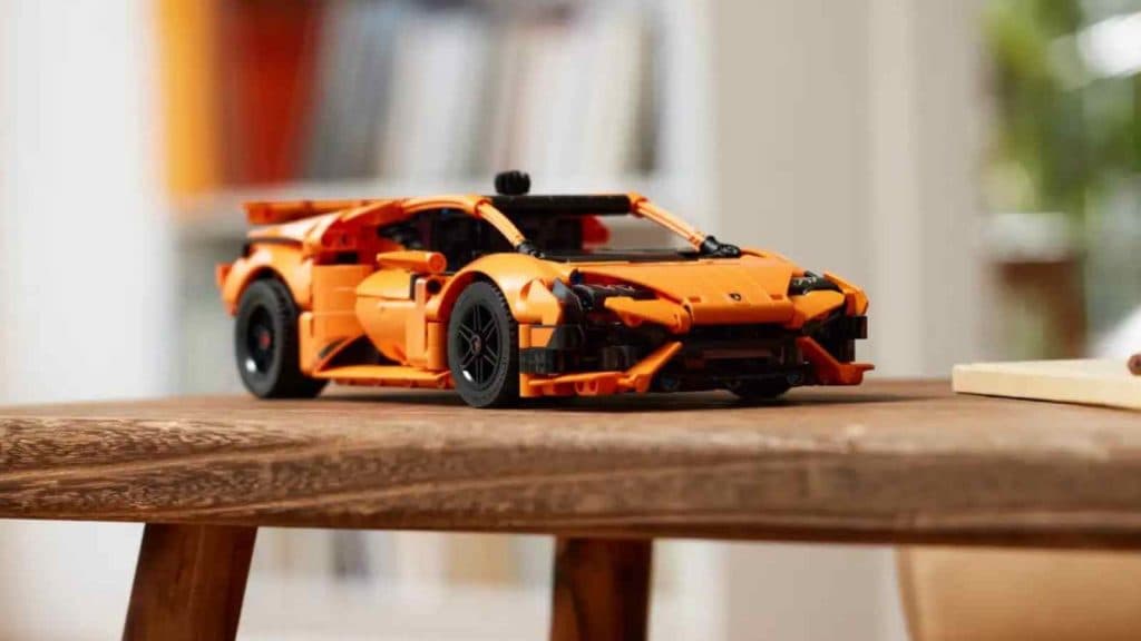 The LEGO Technic Lamborghini Huracán Orange  on display