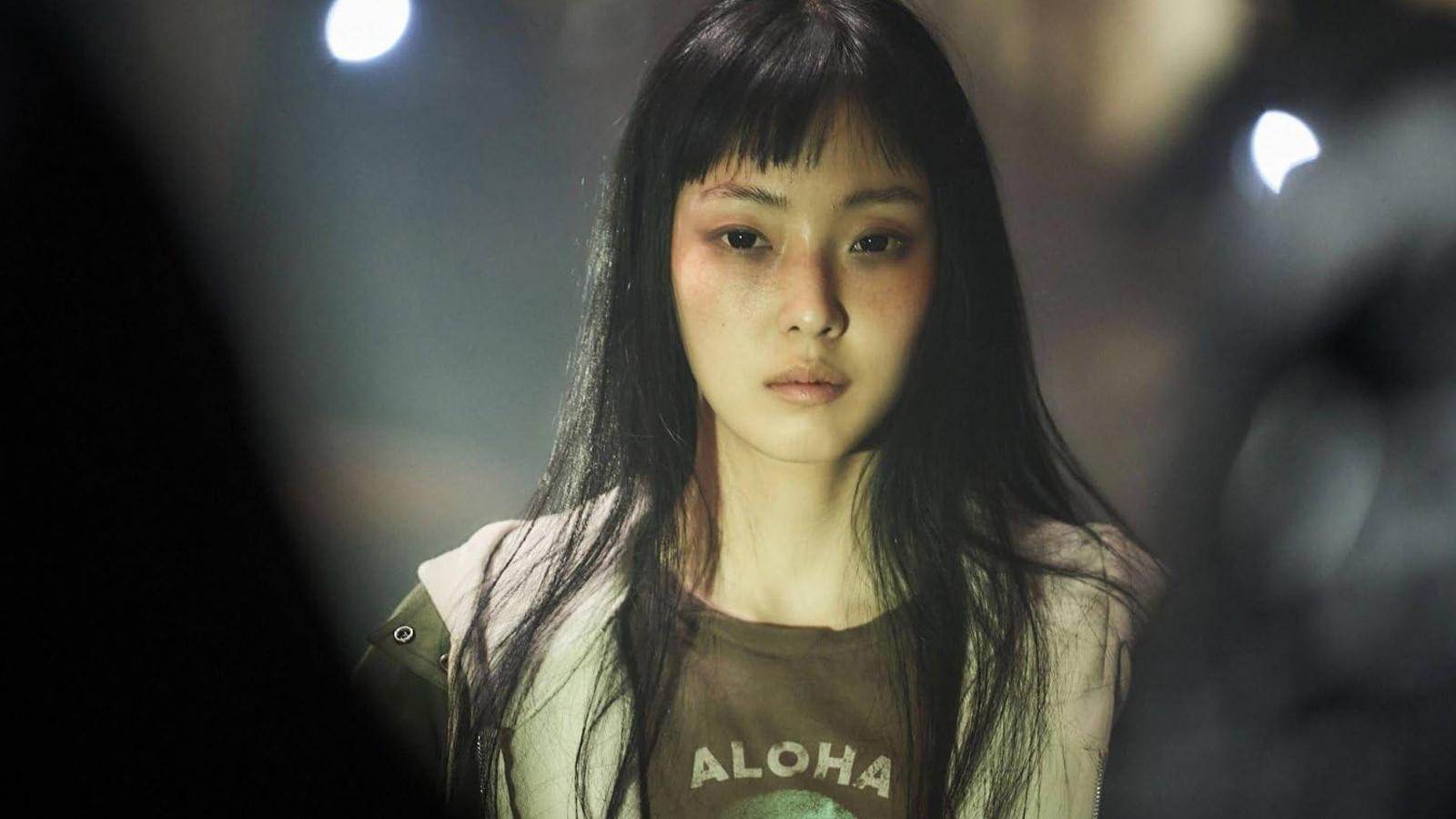Jeon So-nee as Jeong Su-in in Parasyte the Grey