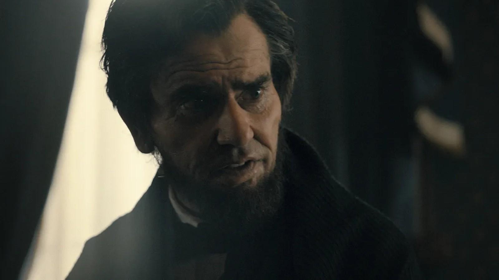 Hamish Linklater looking concerned as Abraham Lincoln in Manhunt.