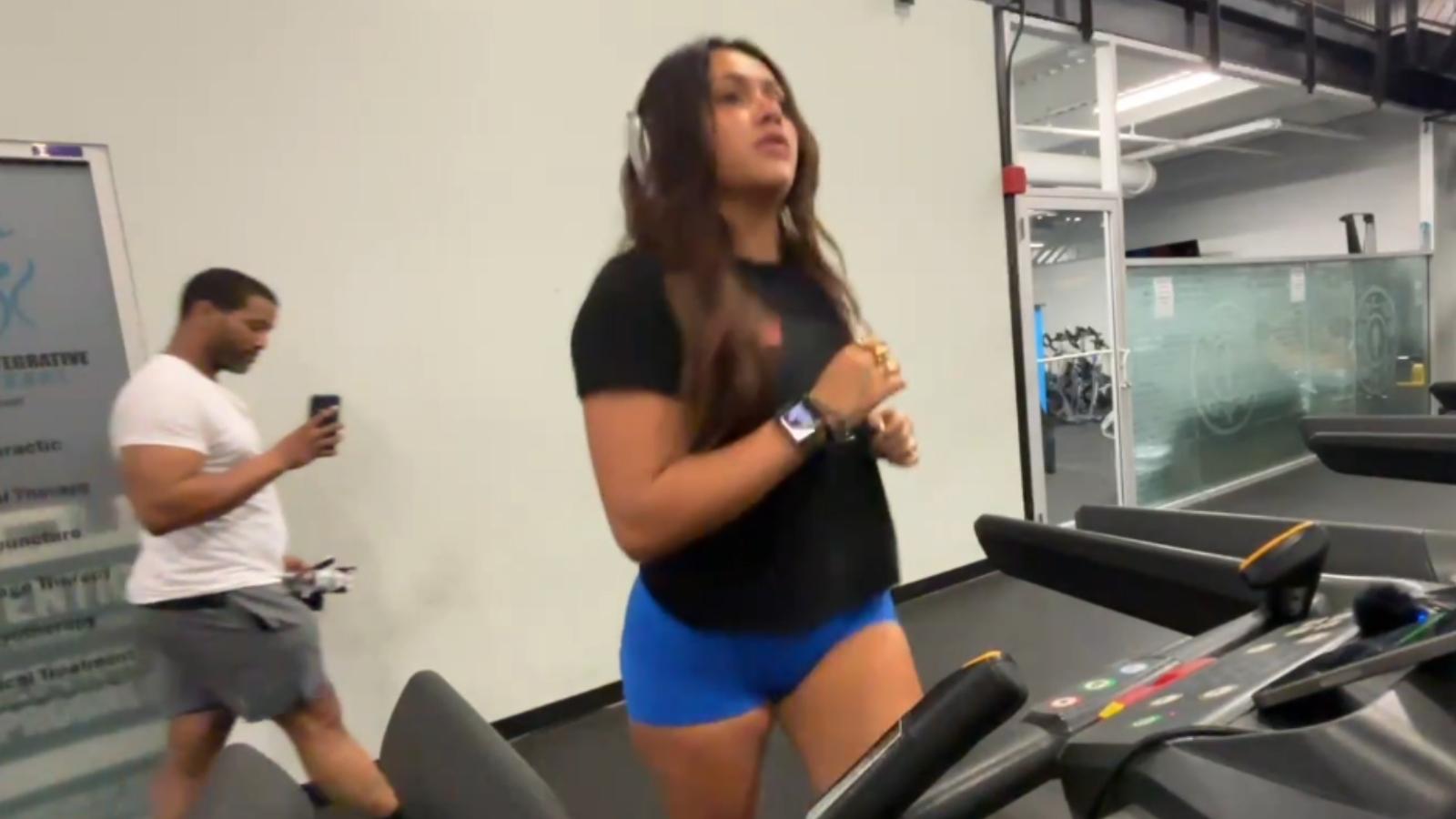 demisux working out on treadmill at gym