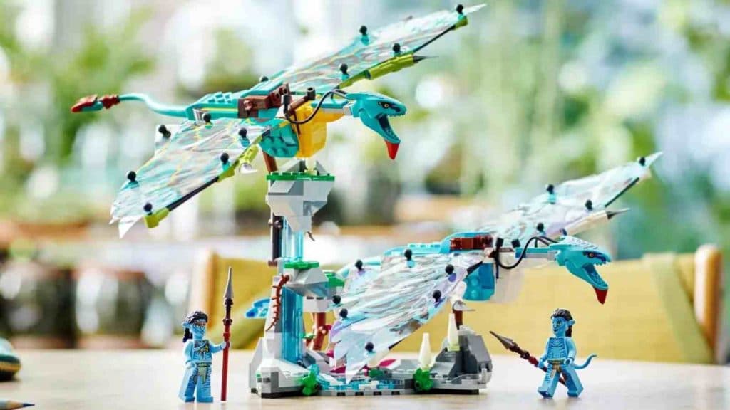 The LEGO Avatar Jake & Neytiri’s First Banshee Flight on display