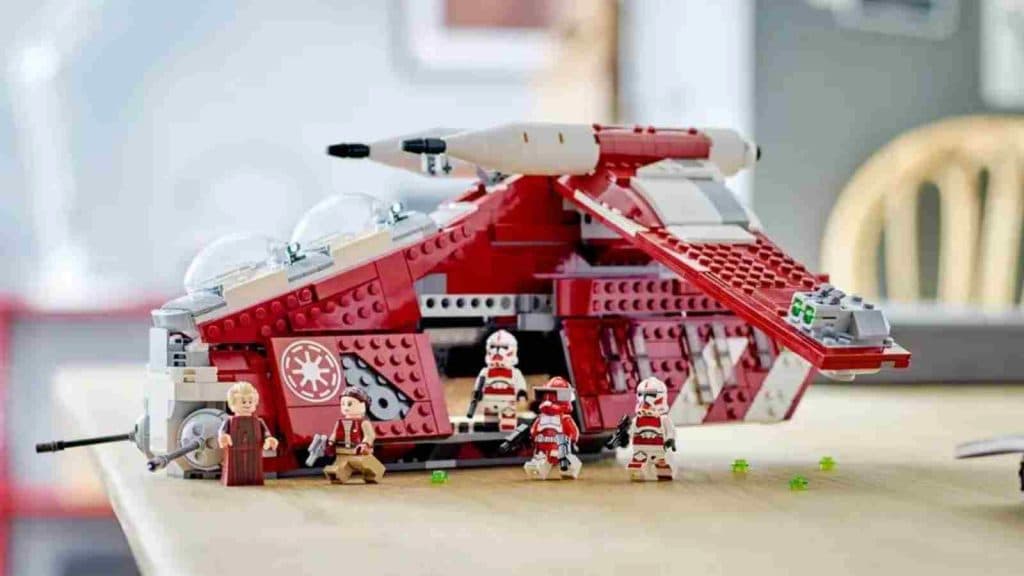 The retiring LEGO Star Wars Coruscant Guard Gunship on display