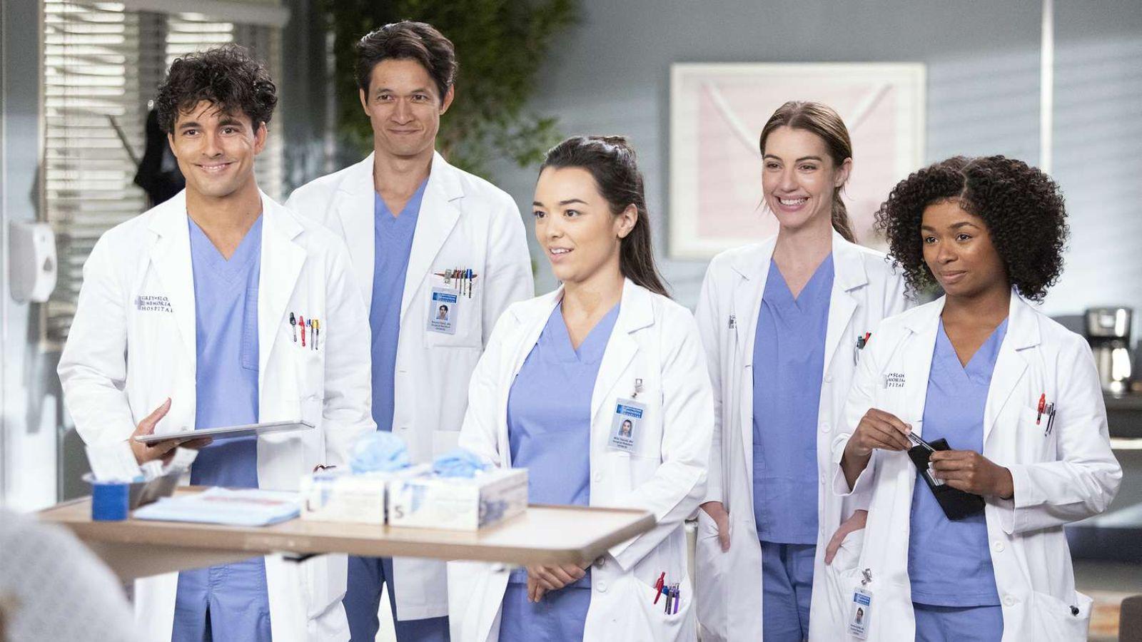 The new cast of interns in Grey's Anatomy Season 20.