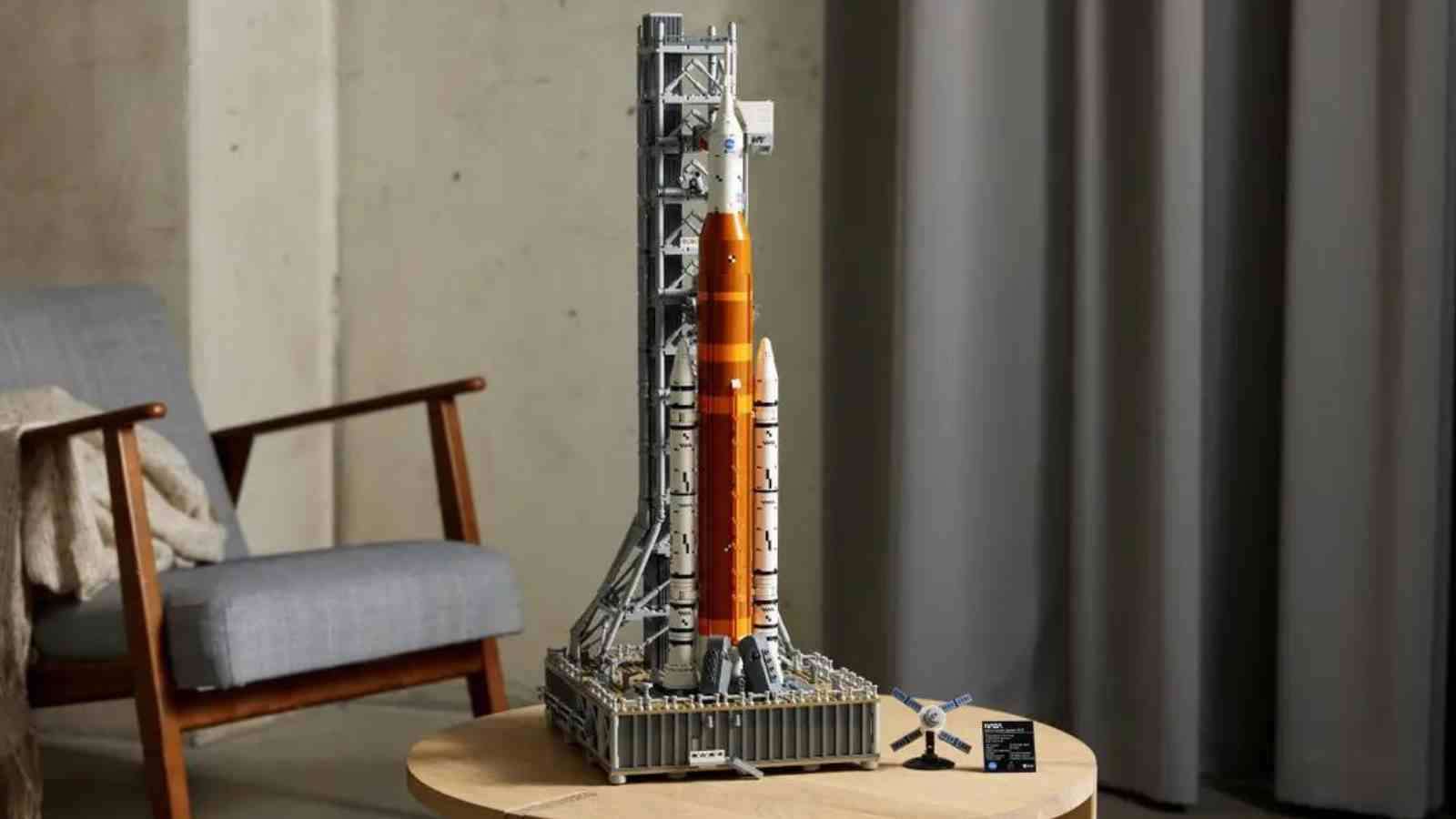 The LEGO Icons NASA Artemis on display