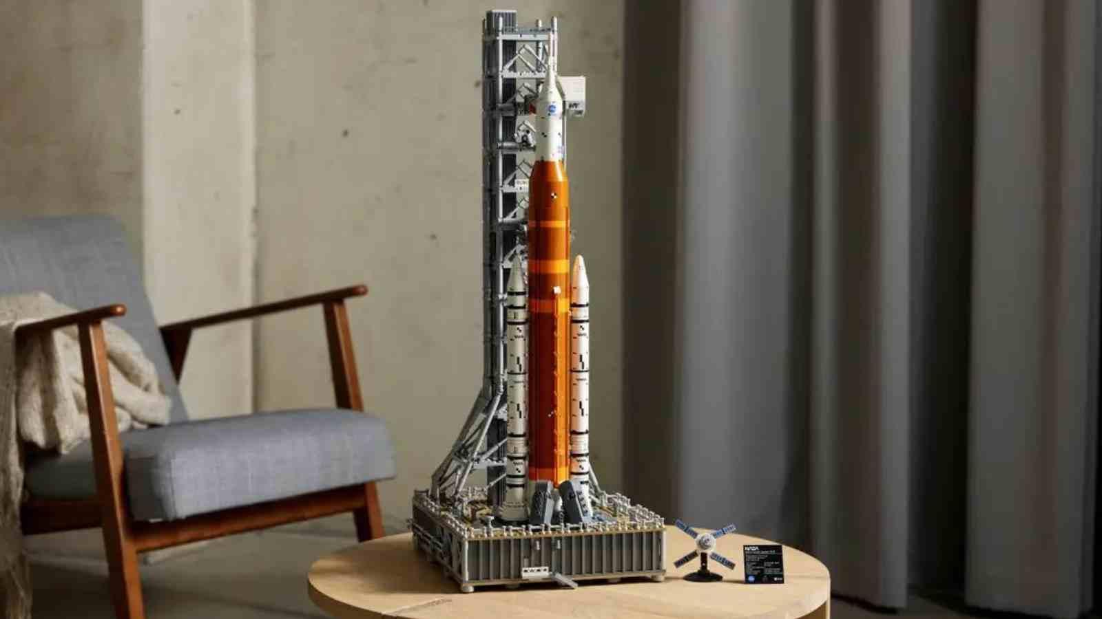 The LEGO Icons NASA Artemis on display