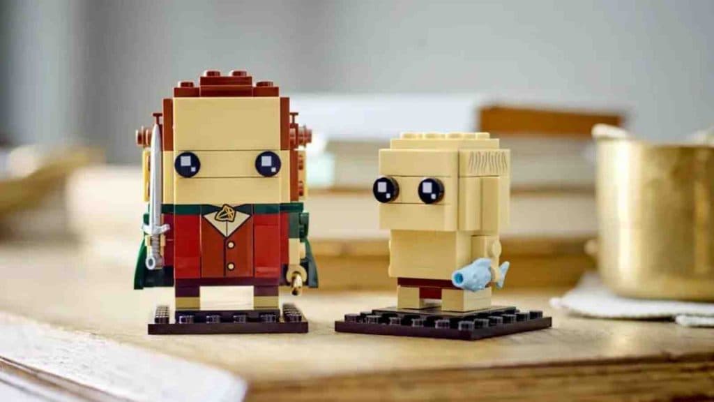LEGO BrickHeadz Frodo & Gollum on display