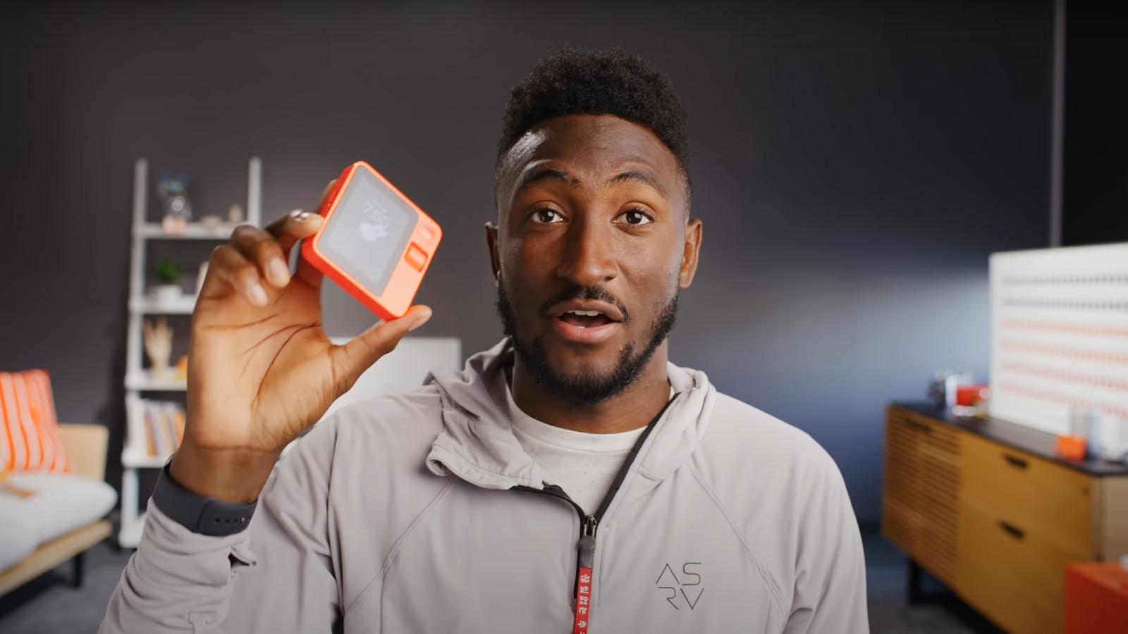 MKBHD reviews the Rabbit R1