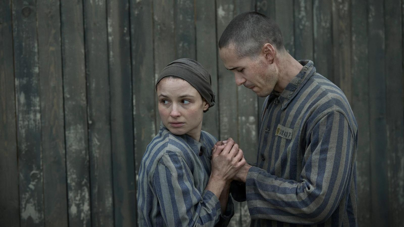 Jonah Hauer-King as Lali Sokolov and Anna Prochniak as Gita Furman in The Tattooist of Auschwitz