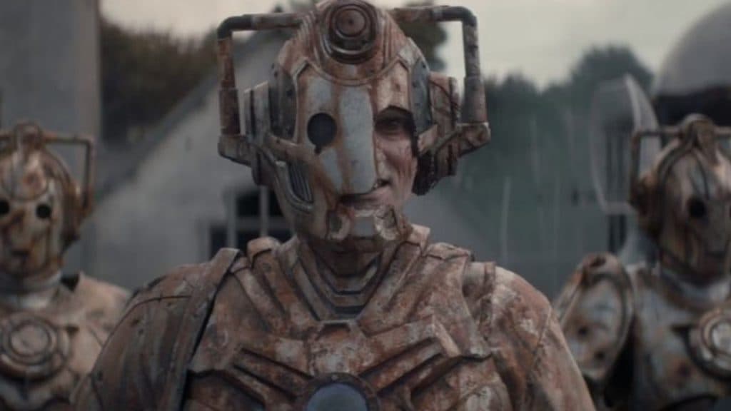 The Doctor Who villain, Shad the Lone Cyberman stands with two other Cybermen