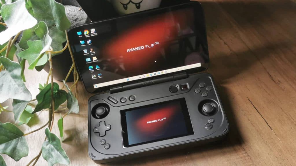 Photo of the Ayaneo Flip DS handheld.